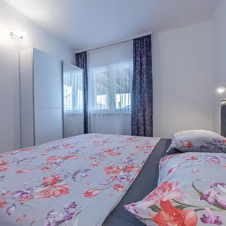 Georgine By Interhome *