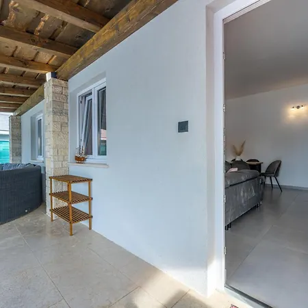 Georgine By Interhome * Pula