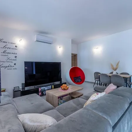 Georgine By Interhome