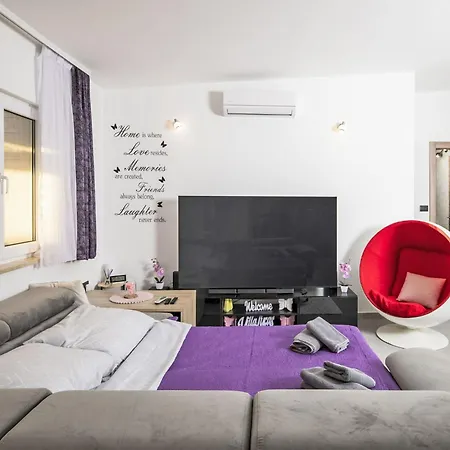 Georgine By Interhome Semesterbostad