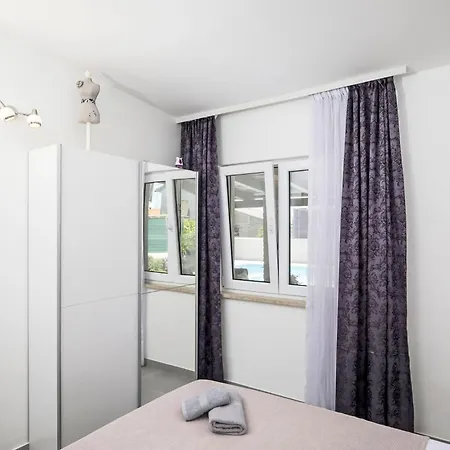 Semesterbostad Georgine By Interhome Pula